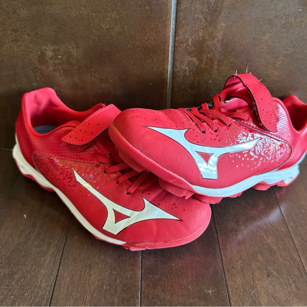 Mizuno Kids Red baseball cleats
